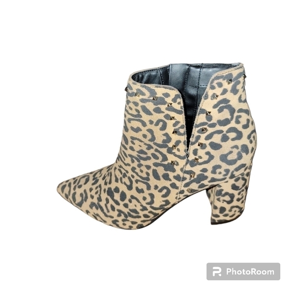 MARC FISHER Studded Leopard Animal Print Side Zip Ankle Heel Booties Sz 5.5 - Picture 2 of 5